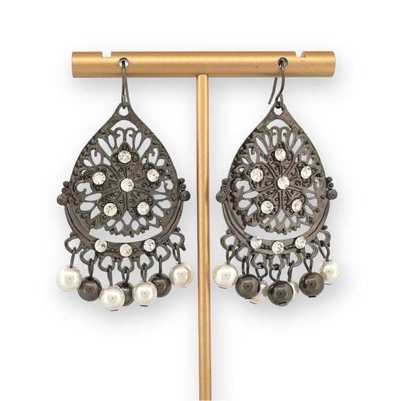 Hematite Tone Filigree Teardrop Chandelier Earrings Faux Pearl - Picture 2 of 3